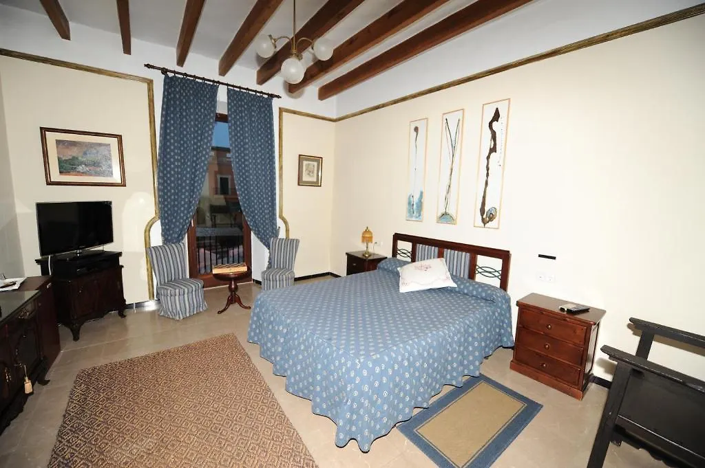 **  Petit Hotel Sa Placa Petra  Spain